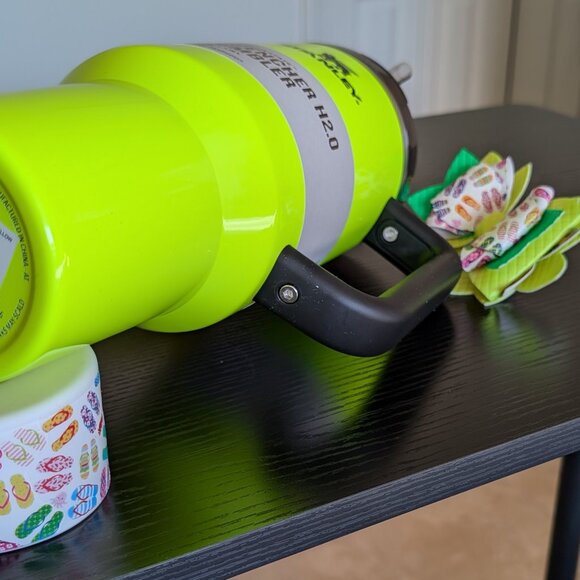 NWT Stanley 40oz Neon Yellow Tumbler w/ Matching Flip-Flops Bow & Boot - Picture 5 of 9